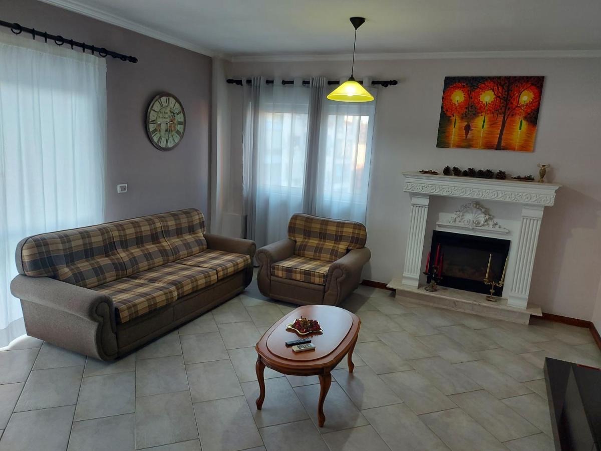 Manka' S Place Apartment Tiranë Luaran gambar